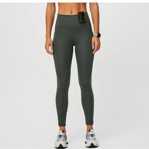 Figs leggings: martini olive, size S